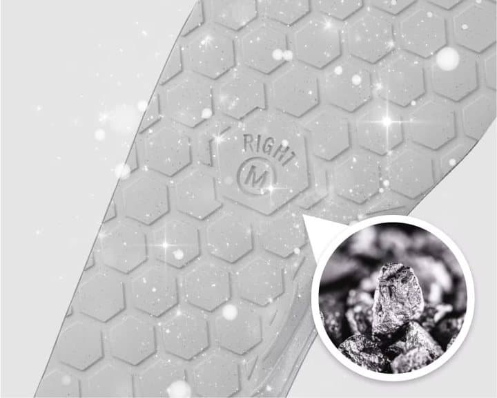 Grey hexagon-patterned underside of an Akusoli insole marked Right M with a silver close-up