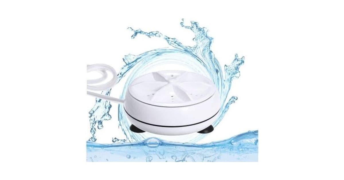 White round UltraWash Max disc with a turbine top and a USB cable, surrounded by a splash of blue water