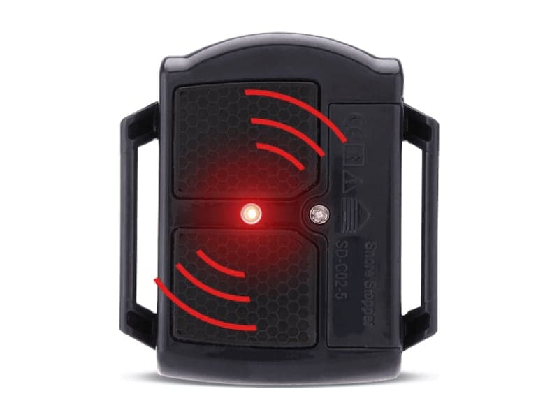 Underside of the Sleep Connection wristband with a red illustration of pulses and the label Snore Stopper SD-C02-5 printed on the side