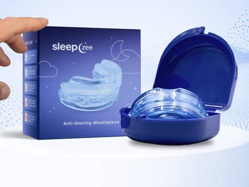 SleepZee retail box next to the blue hinged storage case holding the mouthpiece