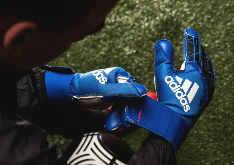 ultimo goalkeeper gloves