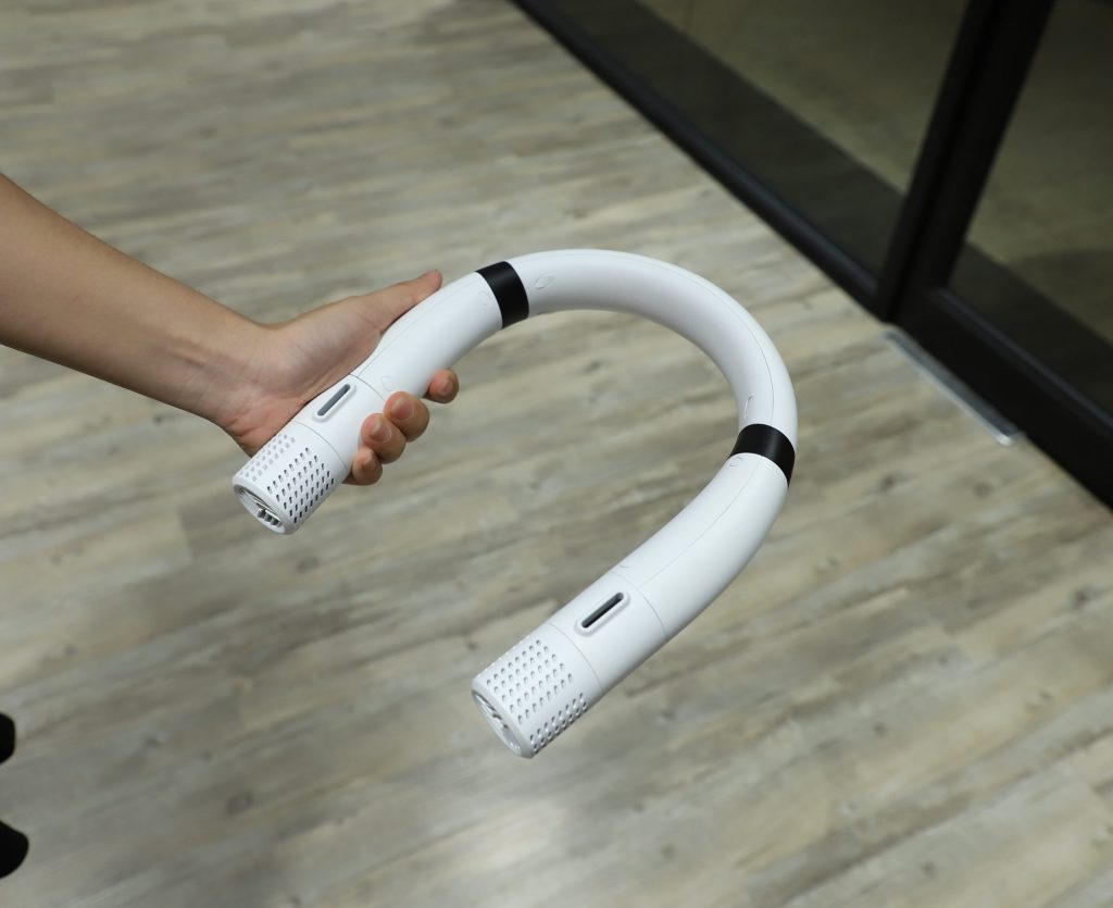 Blaux Wearable AC Review 2023: Best Personal Air Cooler 5 Blaux Wearable personal cooler