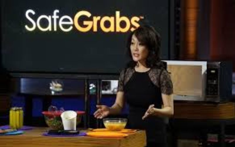 Safe Grabs Review 2023: Is it the Best Silicone Kitchen Mat? 7 Safe Grabs Review 2023: Is it the Best Silicone Kitchen Mat? 3